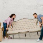 couple-moving-sofa